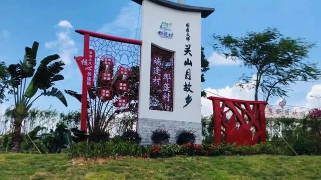 圖片包含 草, 戶外, 建筑, 房子

描述已自動(dòng)生成